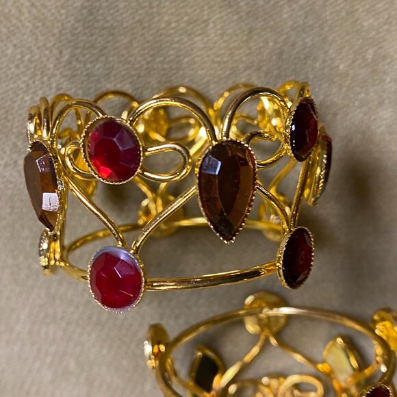 Jeweled Gold Holiday Napkin Rings Set of 4 – Red & Amber Gem Accents - Picture 4 of 10